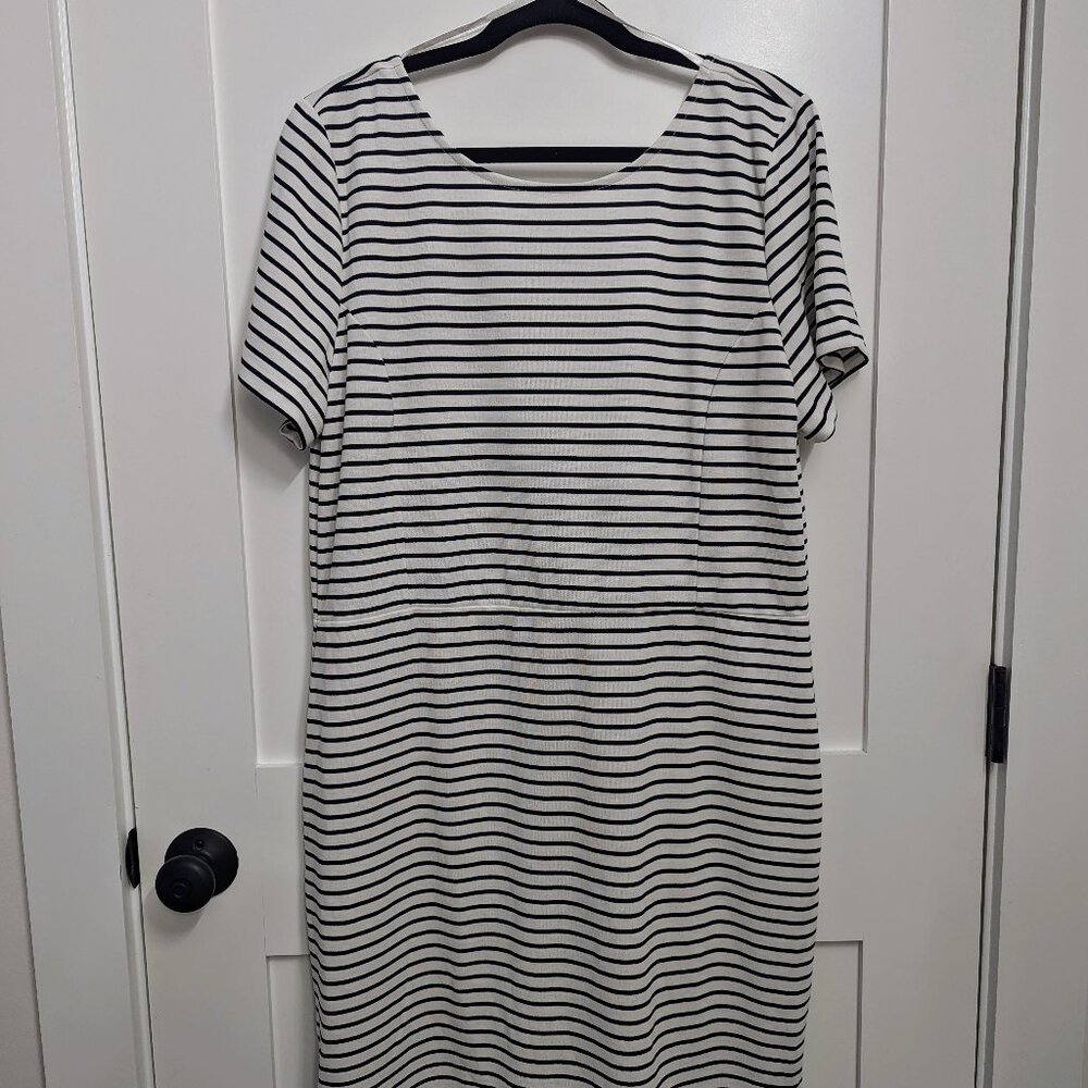 Banana Republic Black & White Knee-Length Sheath Dress - Size 20